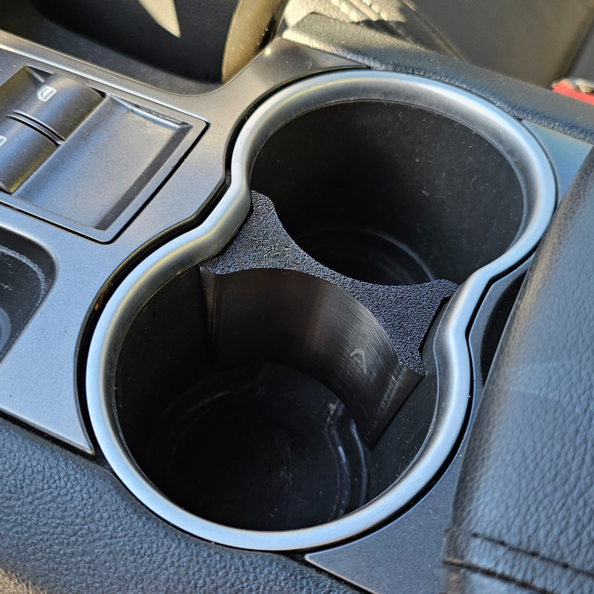 VE CUP HOLDER DIVIDER