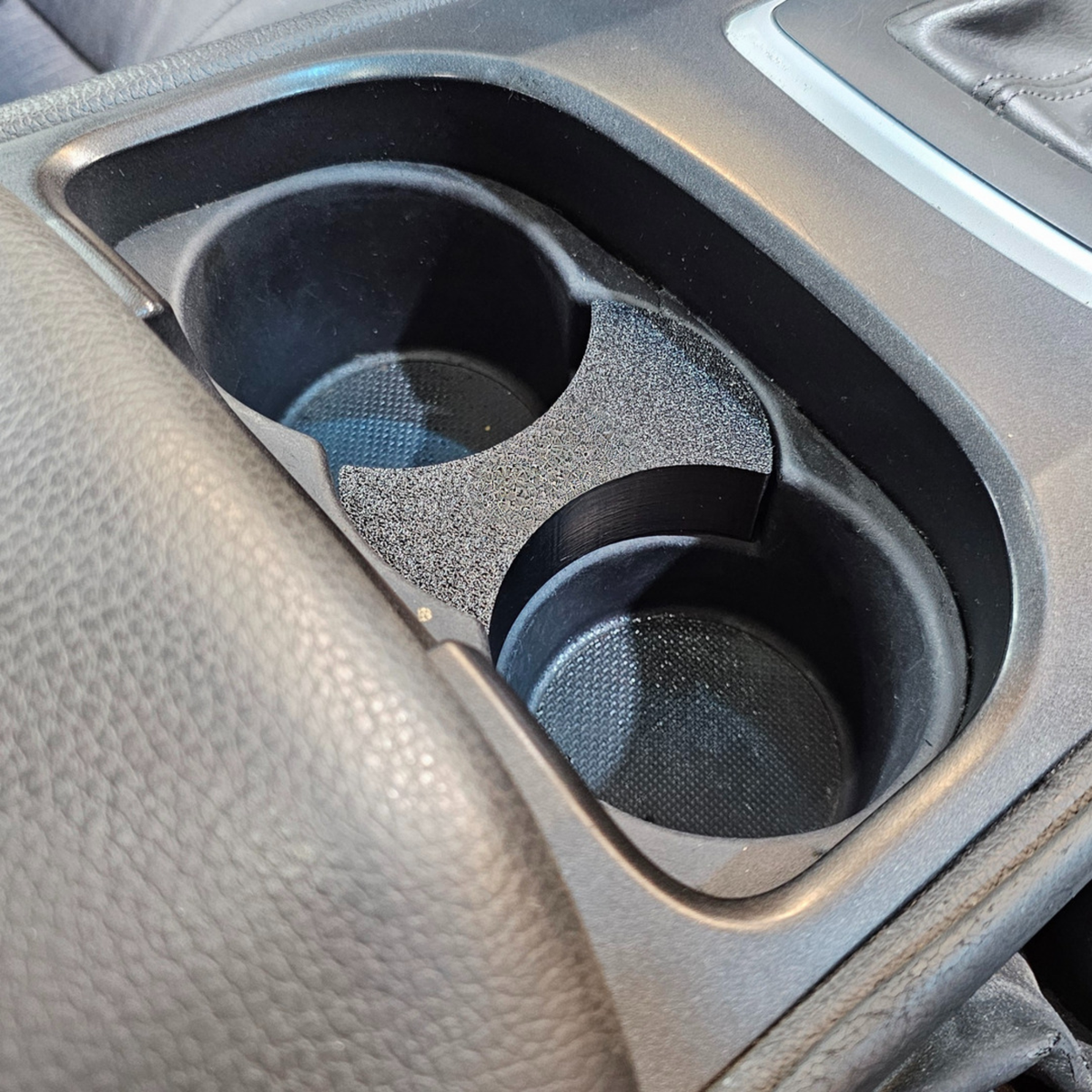 FG CUP HOLDER DIVIDER